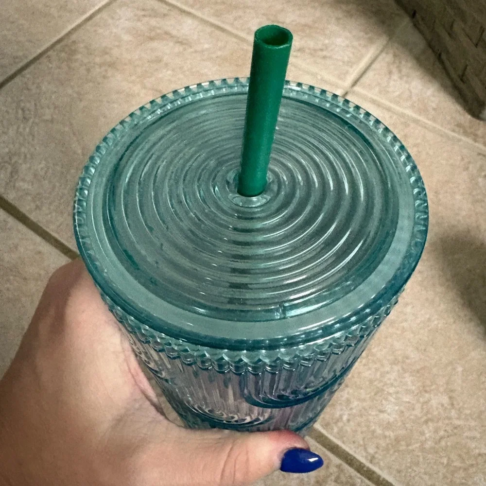 Starbucks Iridescent Mermaid Scale Tumbler Cup - Venti 24oz Spring 2022
